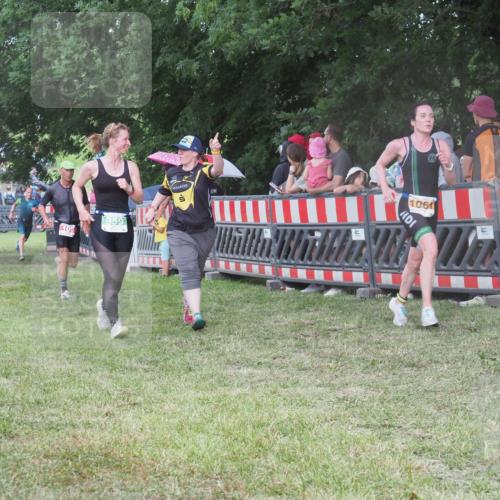 21.06.2025 - 27. Vierlanden-Triathlon KatJ http://msf.ph/oto/8026750 15.06.2025 13:29:46 Ziel 109, 1061 meine-sportfotos.de