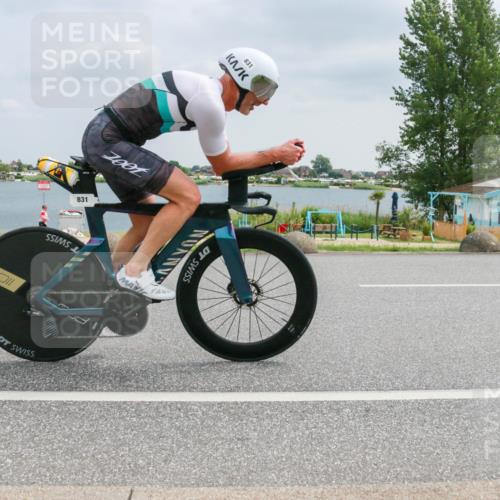 21.06.2025 - 27. Vierlanden-Triathlon H.Heesch http://msf.ph/oto/8026754 15.06.2025 12:15:17 Radfahren 702, 831, 910 meine-sportfotos.de