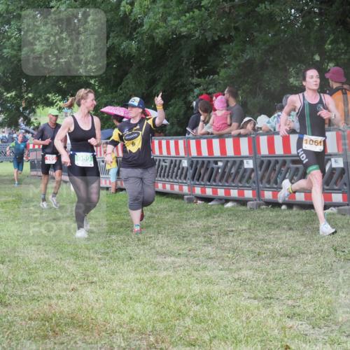 21.06.2025 - 27. Vierlanden-Triathlon KatJ http://msf.ph/oto/8026760 15.06.2025 13:29:46 Ziel 109, 1061 meine-sportfotos.de