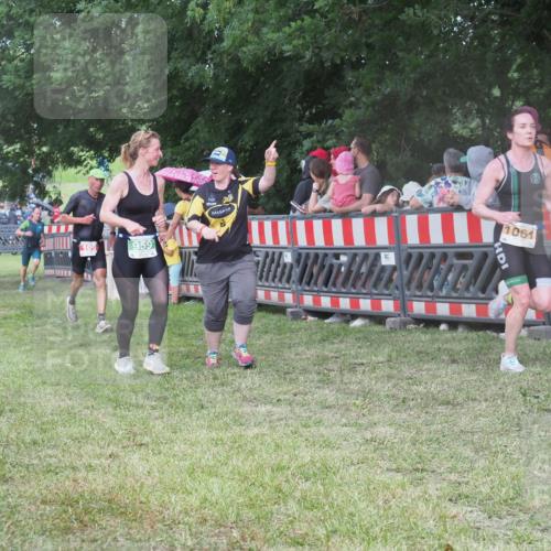 21.06.2025 - 27. Vierlanden-Triathlon KatJ http://msf.ph/oto/8026767 15.06.2025 13:29:46 Ziel 109, 1061 meine-sportfotos.de