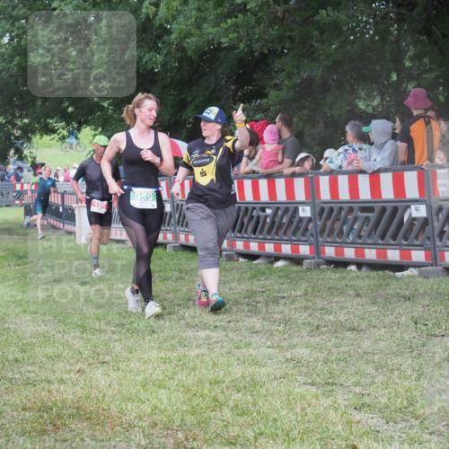 21.06.2025 - 27. Vierlanden-Triathlon KatJ http://msf.ph/oto/8026773 15.06.2025 13:29:46 Ziel 109, 1061 meine-sportfotos.de