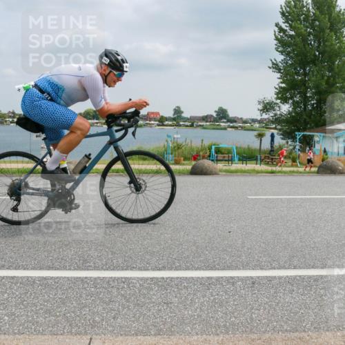 21.06.2025 - 27. Vierlanden-Triathlon H.Heesch http://msf.ph/oto/8026779 15.06.2025 12:15:24 Radfahren 643, 688, 924 meine-sportfotos.de