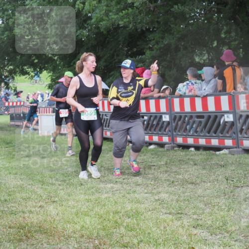 21.06.2025 - 27. Vierlanden-Triathlon KatJ http://msf.ph/oto/8026788 15.06.2025 13:29:47 Ziel 109, 1061 meine-sportfotos.de