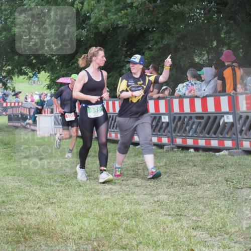 21.06.2025 - 27. Vierlanden-Triathlon KatJ http://msf.ph/oto/8026793 15.06.2025 13:29:47 Ziel 109, 1061 meine-sportfotos.de