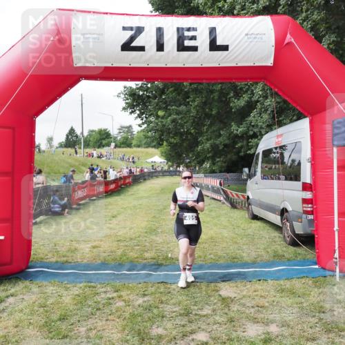 21.06.2025 - 27. Vierlanden-Triathlon MichiJ http://msf.ph/oto/8026794 15.06.2026 12:00:57 Ziel 495 meine-sportfotos.de