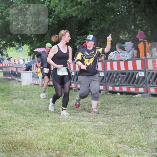 21.06.2025 - 27. Vierlanden-Triathlon KatJ http://msf.ph/oto/8026800 15.06.2025 13:29:47 Ziel 109, 1061 meine-sportfotos.de