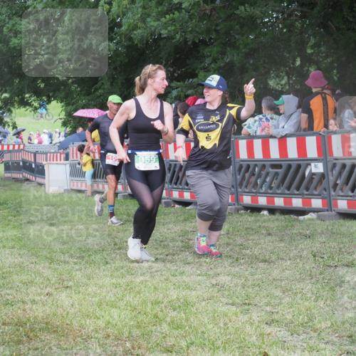 21.06.2025 - 27. Vierlanden-Triathlon KatJ http://msf.ph/oto/8026807 15.06.2025 13:29:47 Ziel 109, 1061 meine-sportfotos.de