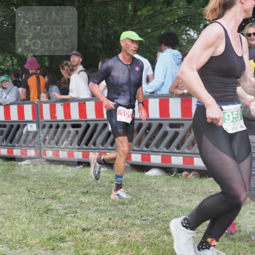21.06.2025 - 27. Vierlanden-Triathlon KatJ http://msf.ph/oto/8026818 15.06.2025 13:29:49 Ziel 109 meine-sportfotos.de