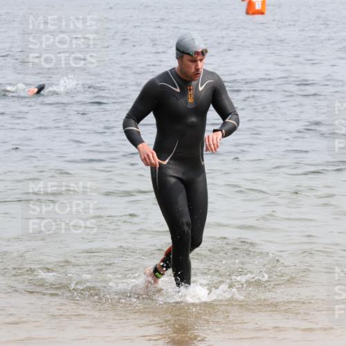 15.06.2025 - 27. Vierlanden-Triathlon Lena Gebhardt http://msf.ph/oto/8026836 15.06.2025 10:58:57 Schwimmen 706, 709, 760 meine-sportfotos.de