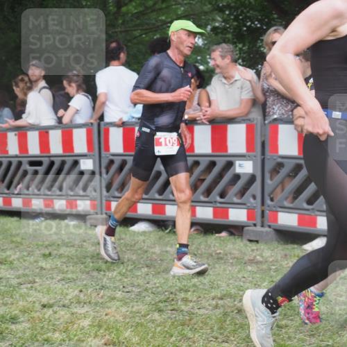 21.06.2025 - 27. Vierlanden-Triathlon KatJ http://msf.ph/oto/8026841 15.06.2025 13:29:49 Ziel 109 meine-sportfotos.de