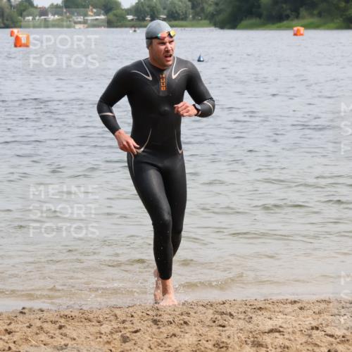 15.06.2025 - 27. Vierlanden-Triathlon Lena Gebhardt http://msf.ph/oto/8026847 15.06.2025 10:58:58 Schwimmen 706, 709, 760 meine-sportfotos.de