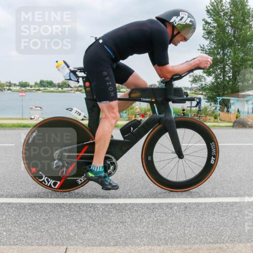 21.06.2025 - 27. Vierlanden-Triathlon H.Heesch http://msf.ph/oto/8026852 15.06.2025 12:15:57 Radfahren 778 meine-sportfotos.de
