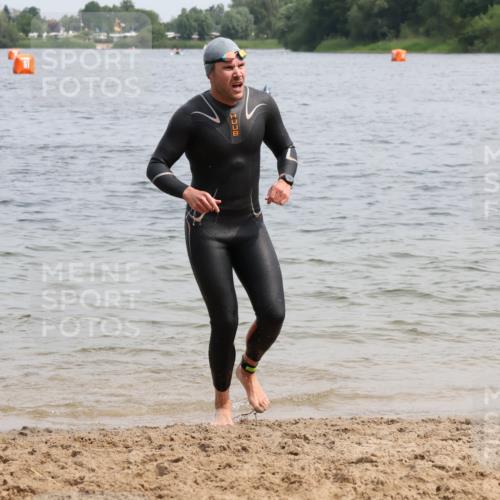 15.06.2025 - 27. Vierlanden-Triathlon Lena Gebhardt http://msf.ph/oto/8026853 15.06.2025 10:58:58 Schwimmen 706, 709, 760 meine-sportfotos.de