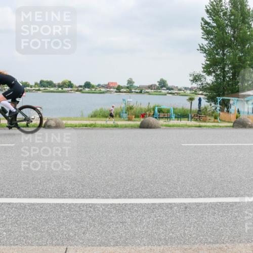 21.06.2025 - 27. Vierlanden-Triathlon H.Heesch http://msf.ph/oto/8026855 15.06.2025 12:16:20 Radfahren 889 meine-sportfotos.de