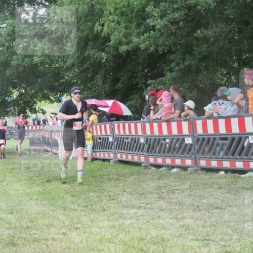 21.06.2025 - 27. Vierlanden-Triathlon KatJ http://msf.ph/oto/8026873 15.06.2025 13:30:08 Ziel 68, 227, 663, 958, 970 meine-sportfotos.de