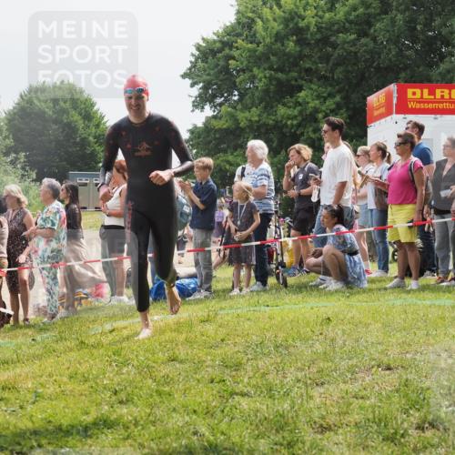 15.06.2025 - 27. Vierlanden-Triathlon KatJ http://msf.ph/oto/8026878 15.06.2025 11:00:28 Schwimmen 646, 657, 662, 694, 714, 731 meine-sportfotos.de