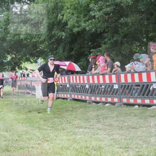 21.06.2025 - 27. Vierlanden-Triathlon KatJ http://msf.ph/oto/8026885 15.06.2025 13:30:08 Ziel 68, 227, 663, 958, 970 meine-sportfotos.de