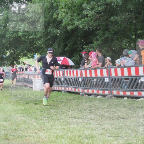 21.06.2025 - 27. Vierlanden-Triathlon KatJ http://msf.ph/oto/8026894 15.06.2025 13:30:08 Ziel 68, 227, 663, 958, 970 meine-sportfotos.de