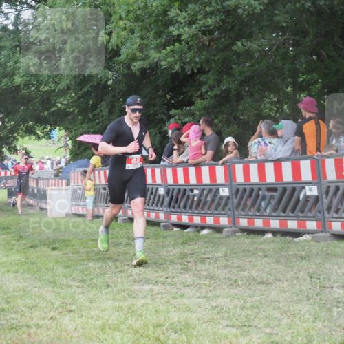 21.06.2025 - 27. Vierlanden-Triathlon KatJ http://msf.ph/oto/8026906 15.06.2025 13:30:09 Ziel 68, 227, 663, 958, 970 meine-sportfotos.de