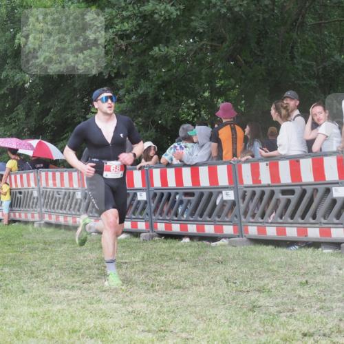 21.06.2025 - 27. Vierlanden-Triathlon KatJ http://msf.ph/oto/8026919 15.06.2025 13:30:09 Ziel 68, 227, 663, 958, 970 meine-sportfotos.de