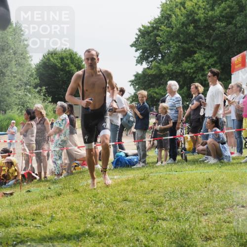 15.06.2025 - 27. Vierlanden-Triathlon KatJ http://msf.ph/oto/8026925 15.06.2025 11:00:30 Schwimmen 646, 657, 662, 694, 714, 731 meine-sportfotos.de