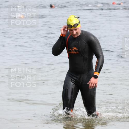 15.06.2025 - 27. Vierlanden-Triathlon Lena Gebhardt http://msf.ph/oto/8026932 15.06.2025 10:59:23 Schwimmen 751 meine-sportfotos.de