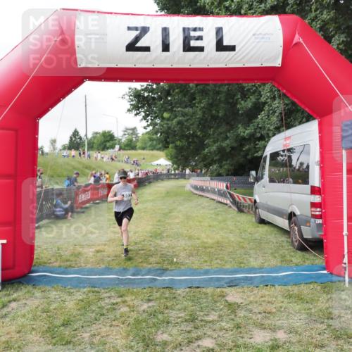 21.06.2025 - 27. Vierlanden-Triathlon MichiJ http://msf.ph/oto/8026934 15.06.2026 12:01:44 Ziel 503 meine-sportfotos.de