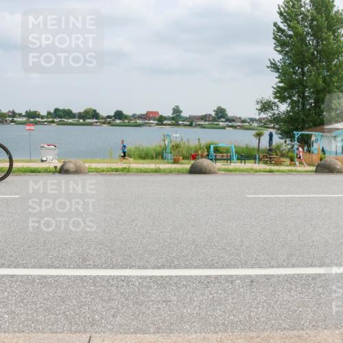21.06.2025 - 27. Vierlanden-Triathlon H.Heesch http://msf.ph/oto/8026939 15.06.2025 12:17:04 Radfahren 667, 691, 923 meine-sportfotos.de