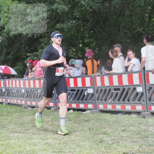21.06.2025 - 27. Vierlanden-Triathlon KatJ http://msf.ph/oto/8026941 15.06.2025 13:30:09 Ziel 68, 227, 663, 958, 970 meine-sportfotos.de