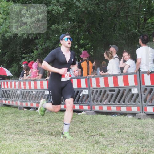21.06.2025 - 27. Vierlanden-Triathlon KatJ http://msf.ph/oto/8026944 15.06.2025 13:30:10 Ziel 68, 227, 663, 891, 958, 970 meine-sportfotos.de