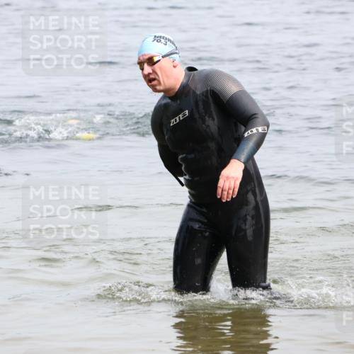 15.06.2025 - 27. Vierlanden-Triathlon Lena Gebhardt http://msf.ph/oto/8026945 15.06.2025 10:59:25 Schwimmen 668, 751 meine-sportfotos.de