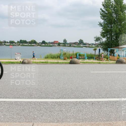 21.06.2025 - 27. Vierlanden-Triathlon H.Heesch http://msf.ph/oto/8026946 15.06.2025 12:17:04 Radfahren 667, 691, 923 meine-sportfotos.de