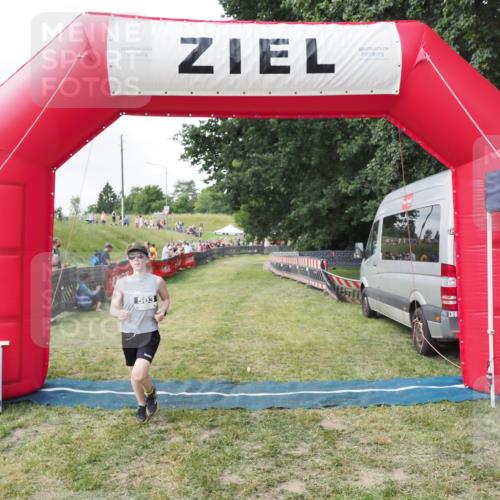 21.06.2025 - 27. Vierlanden-Triathlon MichiJ http://msf.ph/oto/8026981 15.06.2026 12:01:45 Ziel 503 meine-sportfotos.de