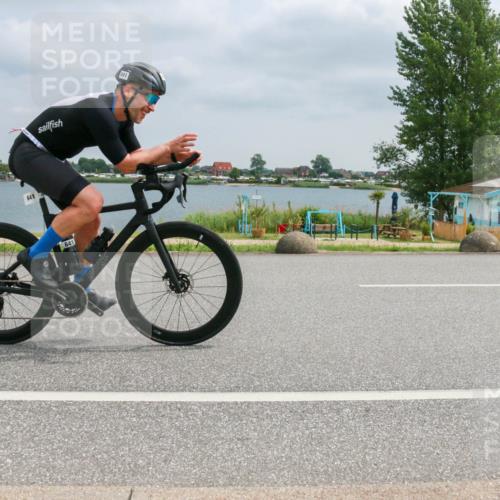 21.06.2025 - 27. Vierlanden-Triathlon H.Heesch http://msf.ph/oto/8026983 15.06.2025 12:17:11 Radfahren 641, 955 meine-sportfotos.de