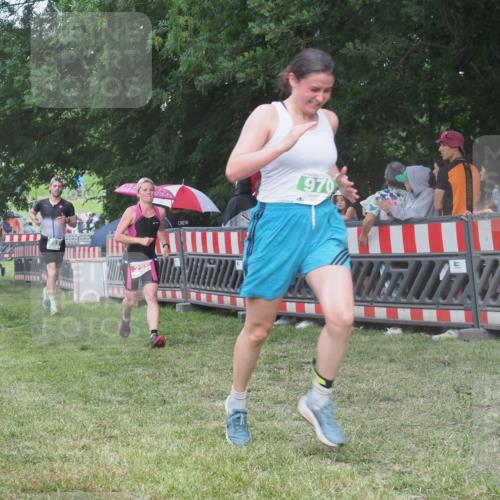 21.06.2025 - 27. Vierlanden-Triathlon KatJ http://msf.ph/oto/8026984 15.06.2025 13:30:12 Ziel 68, 227, 663, 785, 891, 958, 970 meine-sportfotos.de