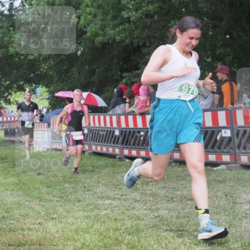 21.06.2025 - 27. Vierlanden-Triathlon KatJ http://msf.ph/oto/8026988 15.06.2025 13:30:12 Ziel 68, 227, 663, 785, 891, 958, 970 meine-sportfotos.de