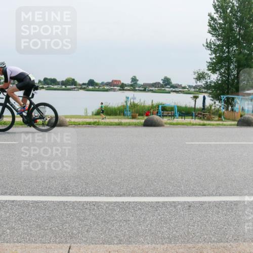 15.06.2025 - 27. Vierlanden-Triathlon H.Heesch http://msf.ph/oto/8026991 15.06.2025 11:20:01 Radfahren 251, 772, 811 meine-sportfotos.de