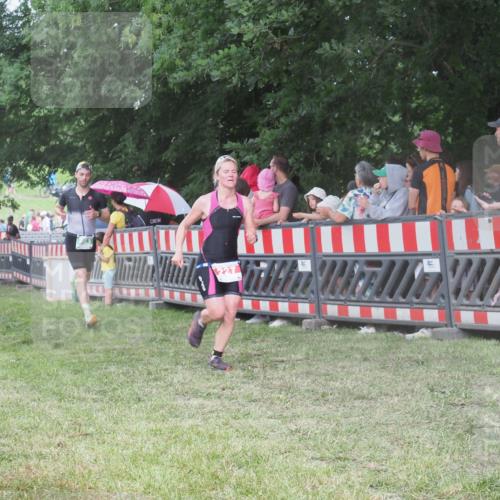 21.06.2025 - 27. Vierlanden-Triathlon KatJ http://msf.ph/oto/8027007 15.06.2025 13:30:13 Ziel 227, 663, 785, 891, 958, 970 meine-sportfotos.de