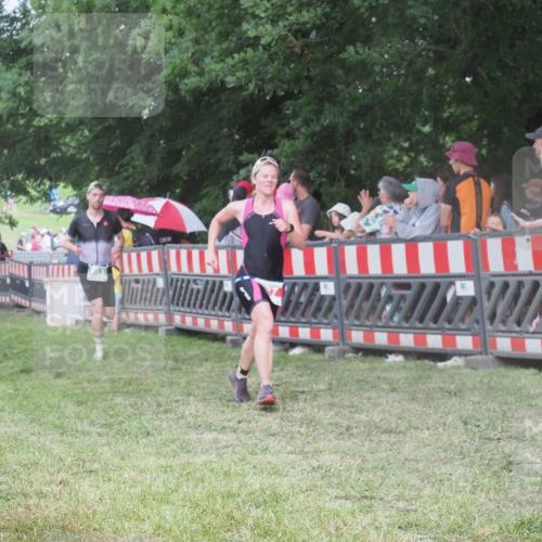 21.06.2025 - 27. Vierlanden-Triathlon KatJ http://msf.ph/oto/8027014 15.06.2025 13:30:13 Ziel 227, 663, 785, 891, 958, 970 meine-sportfotos.de
