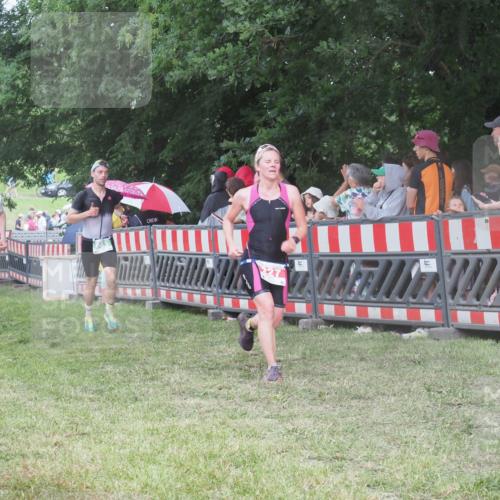21.06.2025 - 27. Vierlanden-Triathlon KatJ http://msf.ph/oto/8027019 15.06.2025 13:30:13 Ziel 227, 663, 785, 891, 958, 970 meine-sportfotos.de