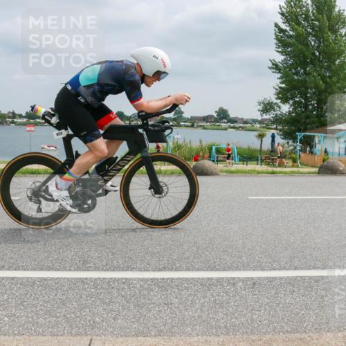 21.06.2025 - 27. Vierlanden-Triathlon H.Heesch http://msf.ph/oto/8027027 15.06.2025 12:17:37 Radfahren 723, 853, 859 meine-sportfotos.de