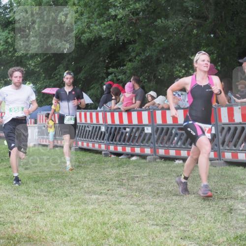 21.06.2025 - 27. Vierlanden-Triathlon KatJ http://msf.ph/oto/8027035 15.06.2025 13:30:13 Ziel 227, 663, 785, 891, 958, 970 meine-sportfotos.de
