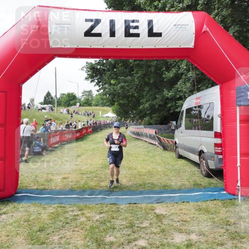 21.06.2025 - 27. Vierlanden-Triathlon MichiJ http://msf.ph/oto/8027036 15.06.2026 12:04:34 Ziel 602 meine-sportfotos.de