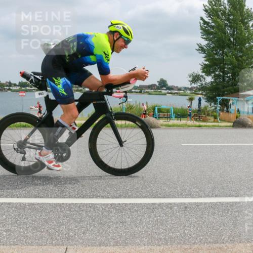 21.06.2025 - 27. Vierlanden-Triathlon H.Heesch http://msf.ph/oto/8027039 15.06.2025 12:17:39 Radfahren 853, 859 meine-sportfotos.de
