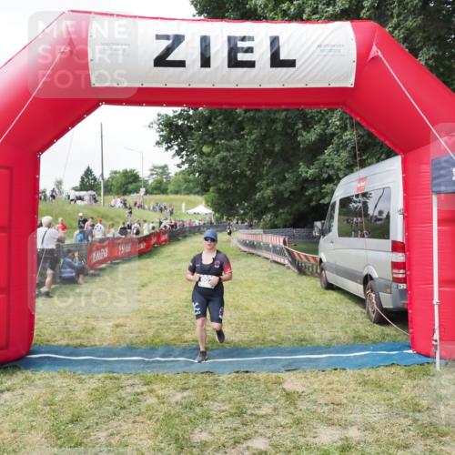 21.06.2025 - 27. Vierlanden-Triathlon MichiJ http://msf.ph/oto/8027055 15.06.2026 12:04:35 Ziel 602 meine-sportfotos.de