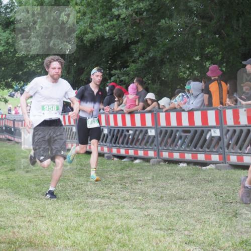21.06.2025 - 27. Vierlanden-Triathlon KatJ http://msf.ph/oto/8027059 15.06.2025 13:30:14 Ziel 227, 663, 785, 891, 958 meine-sportfotos.de