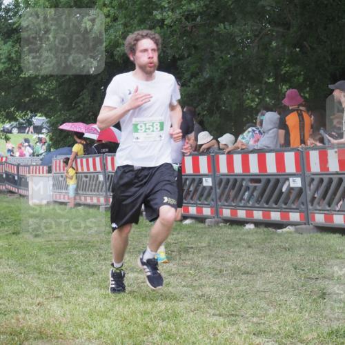 21.06.2025 - 27. Vierlanden-Triathlon KatJ http://msf.ph/oto/8027071 15.06.2025 13:30:14 Ziel 227, 663, 785, 891, 958 meine-sportfotos.de