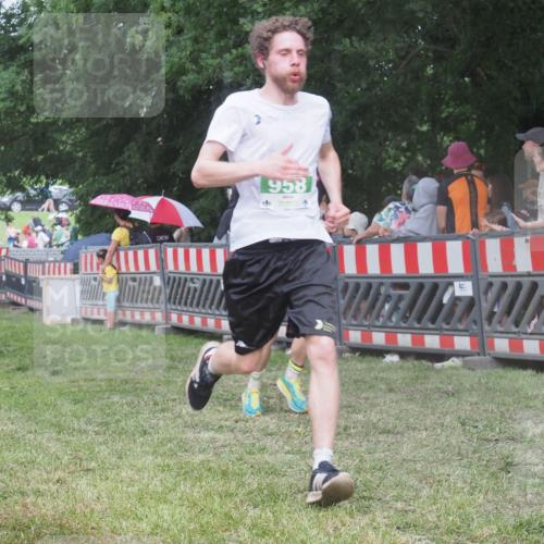 21.06.2025 - 27. Vierlanden-Triathlon KatJ http://msf.ph/oto/8027072 15.06.2025 13:30:14 Ziel 227, 663, 785, 891, 958 meine-sportfotos.de