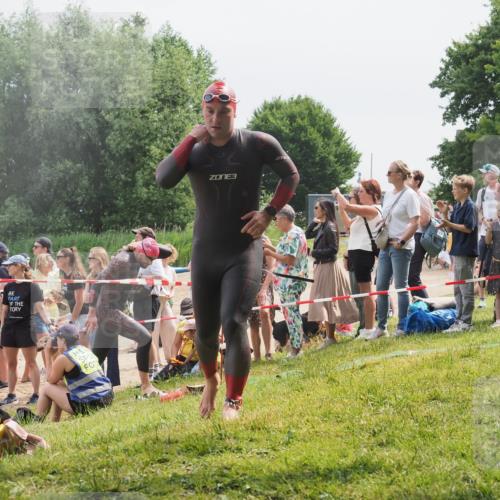 15.06.2025 - 27. Vierlanden-Triathlon KatJ http://msf.ph/oto/8027078 15.06.2025 11:00:40 Schwimmen 649, 678, 723 meine-sportfotos.de