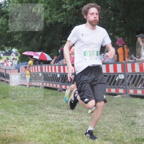 21.06.2025 - 27. Vierlanden-Triathlon KatJ http://msf.ph/oto/8027079 15.06.2025 13:30:15 Ziel 227, 663, 785, 891, 958 meine-sportfotos.de